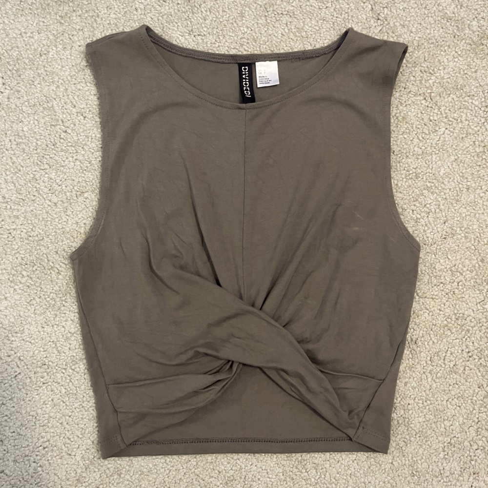Divided green crop top! S